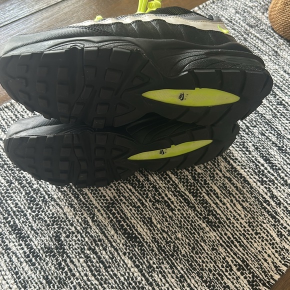 Nike Air Max 95 black volt, Black/Volt/Anthracite/Smoke Grey size 6.5 youth - Picture 6 of 6
